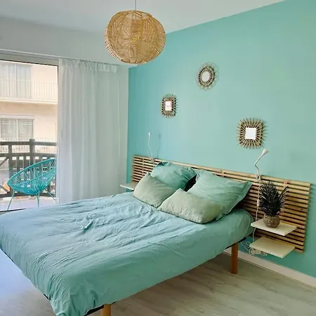 Un Nid Au Marché à *