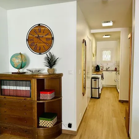 Un Nid Au Marché à *