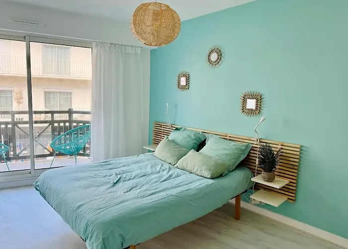 Un Nid Au Marche A *